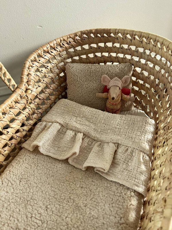 Poppenmandje L 50 cm broderie met teddy