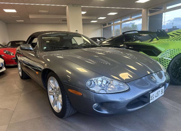 Jaguar XK8