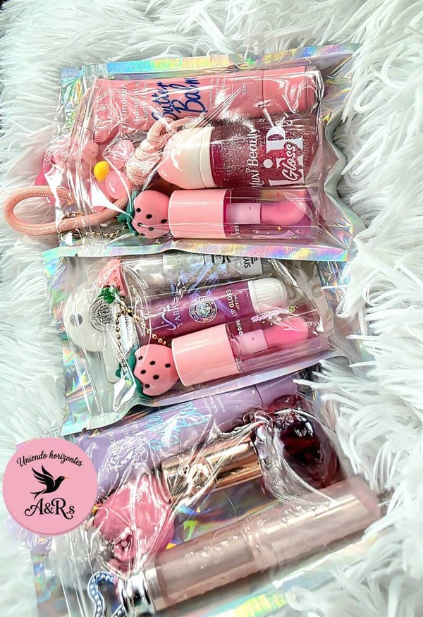 3 Lip gloss with keychain