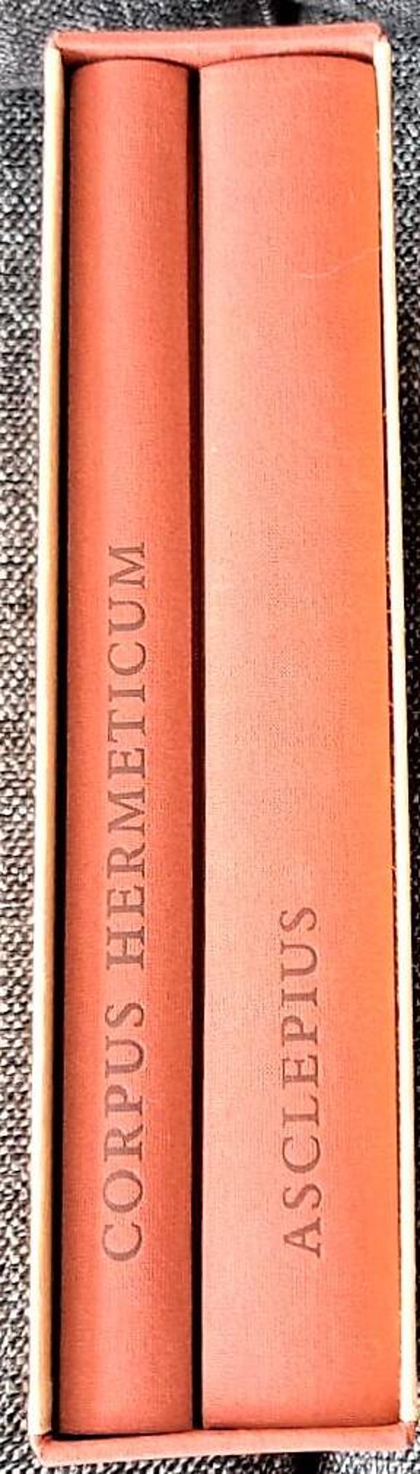 Asclepius: de volkomen openbaring van Hermes Trismegistus & Corpus Hermeticum. 2 banden in cassette