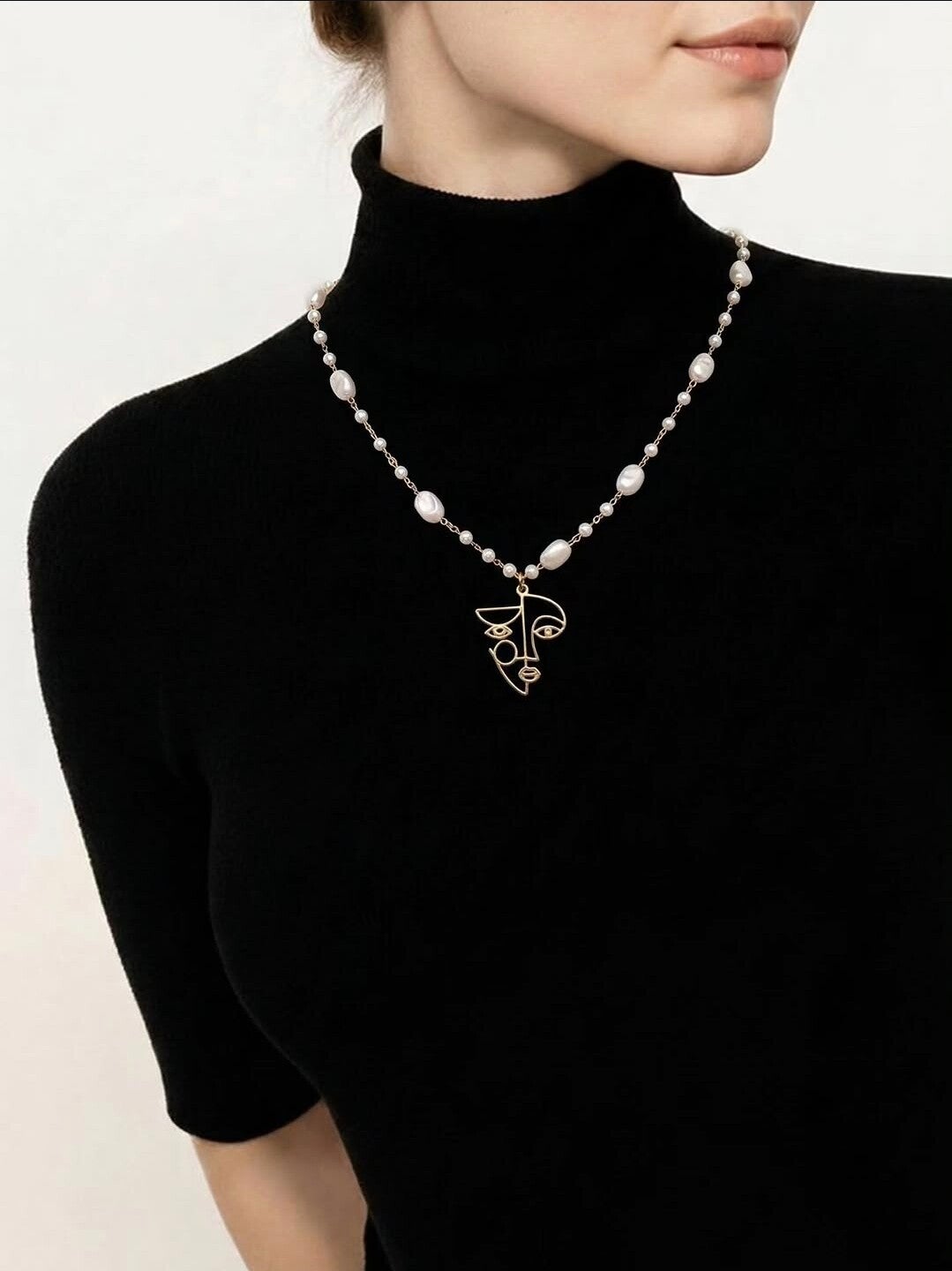 The Face Necklace Pearl