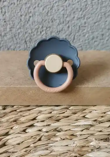 Frigg Speen 6+ Natuurrubber - Daisy - Donker Blauw / Bruin