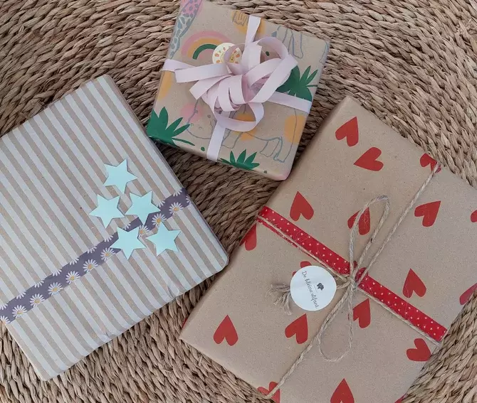 feestelijk-inpakken-cadeau-meisjes-gift.webp