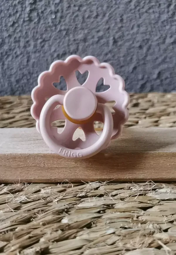 Frigg Speen 6+ - Natuurrubber - Hartje - Roze