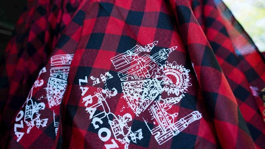 Cachirulo, pañuelo de cuadros rojos y negros