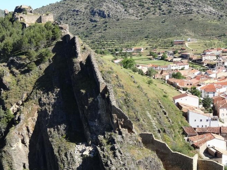 Vista general del Castillo de Cañete en Cuenca