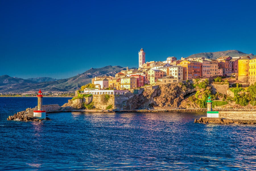 Córcega es una isla del mar Mediterráneo, situada al sureste de Francia.