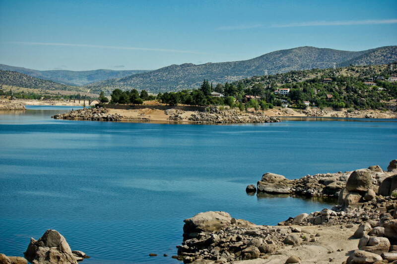 Embalse de El Burguillo: agua, historia y naturaleza en calma