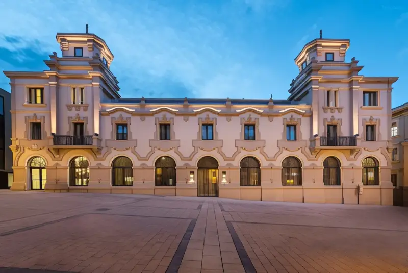 Áurea Palacio de Correos *****