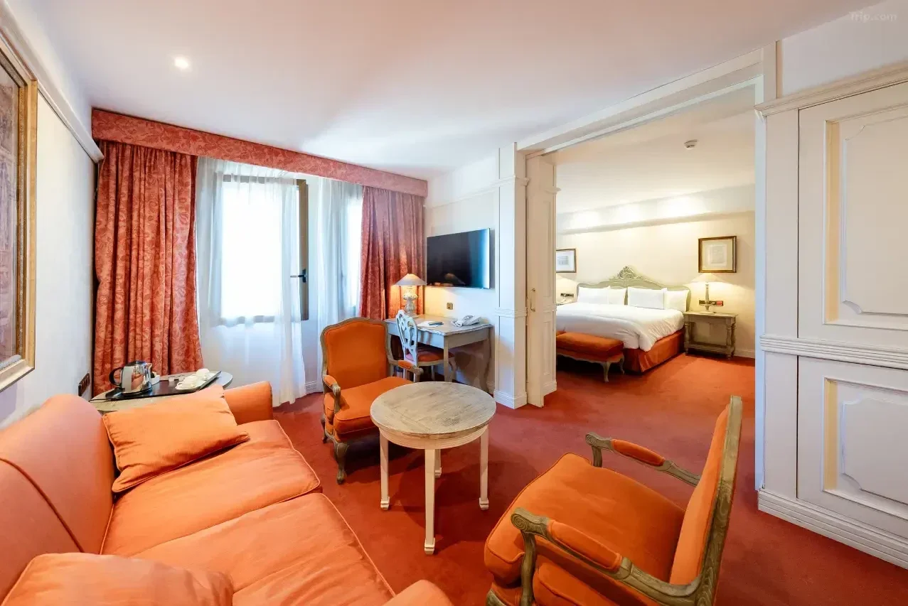 Apartaments Plaça Del Vi ****