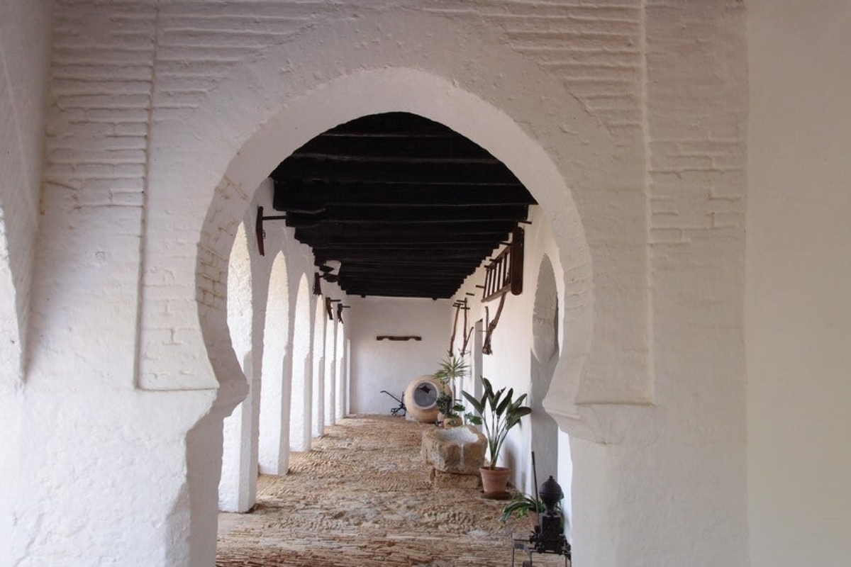 arcos interiores del Palacio de los Duques de Medina Sidonia,
