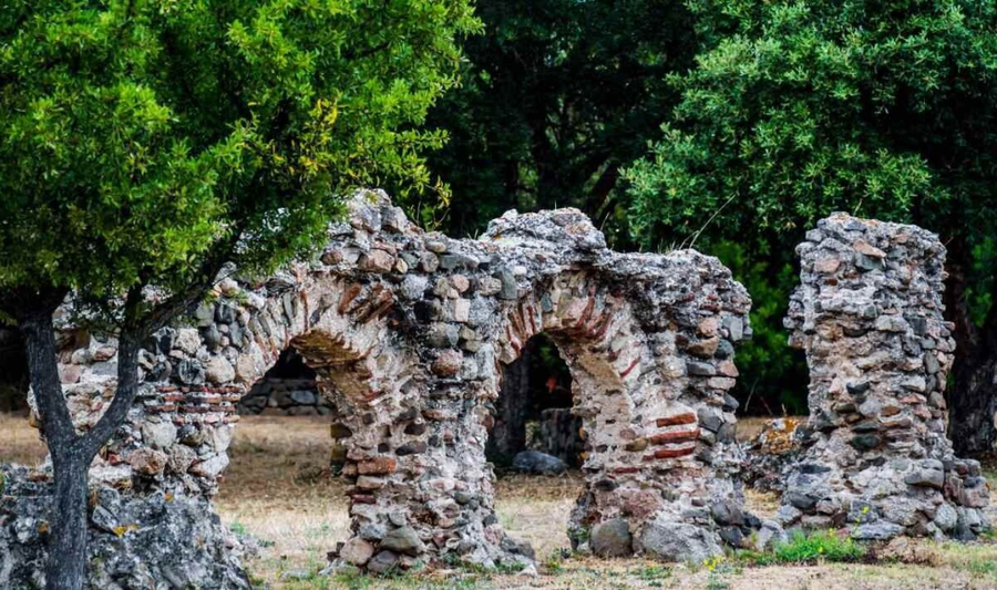 Murallas púnicas y Acueducto romano de Olbia: vestigios milenarios entre el mar y la piedra