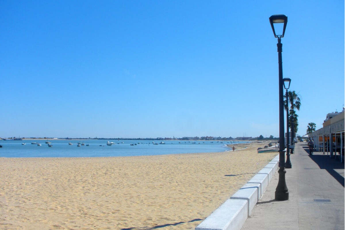 Playa de Bajo de Guía y Paseo Marítimo