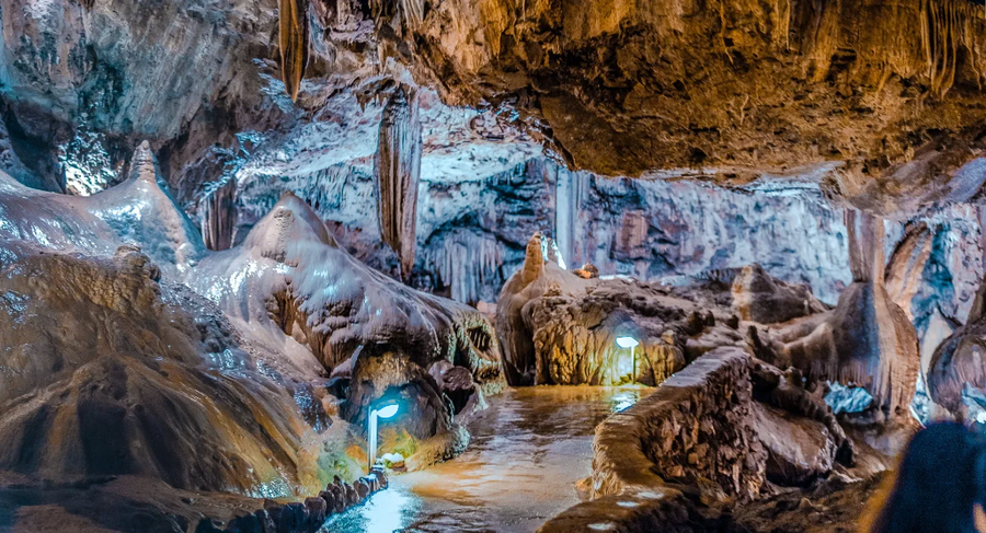 Cuevas de Valporquero