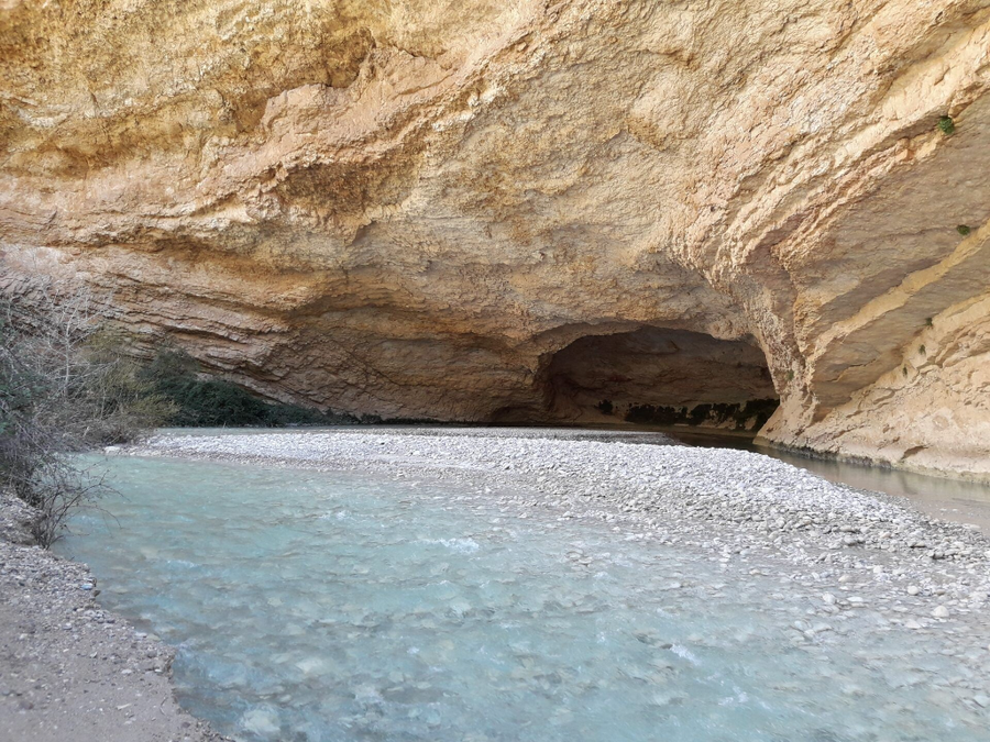 Cueva de Picamartillo: enorme cavidad formada por la erosión del río