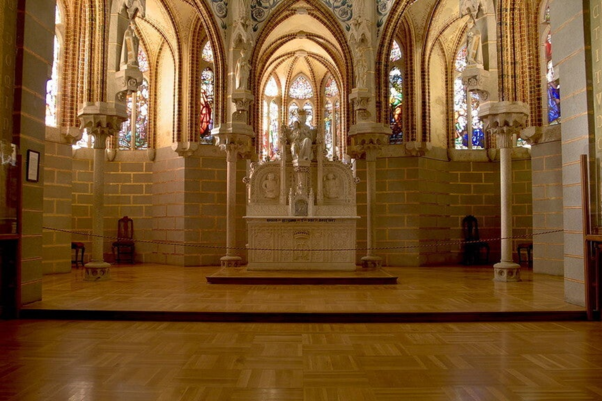 La capilla del palacio de Gaudi en Astorga