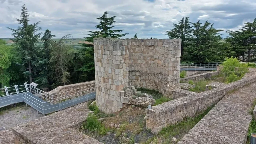 Castillo de Burgos: la memoria de la ciudad tallada en roca