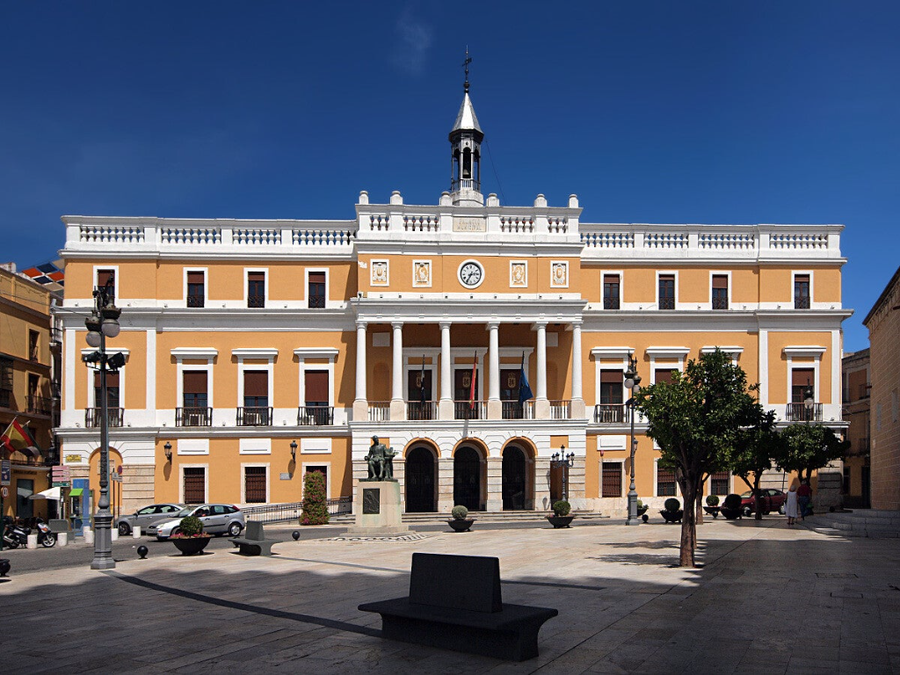 Plaza de España de Badajoz: el salón de la ciudad con historia, arte y buen café