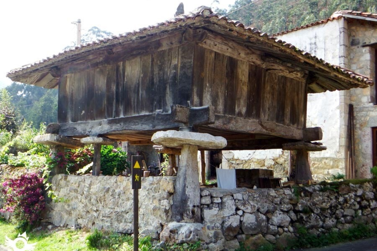 Horreo Cuevas del Agua, Asturias