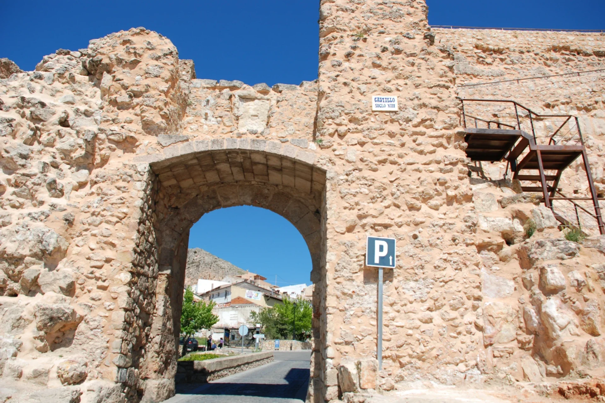 Arco de Bezudo , Muralla de Cuenca