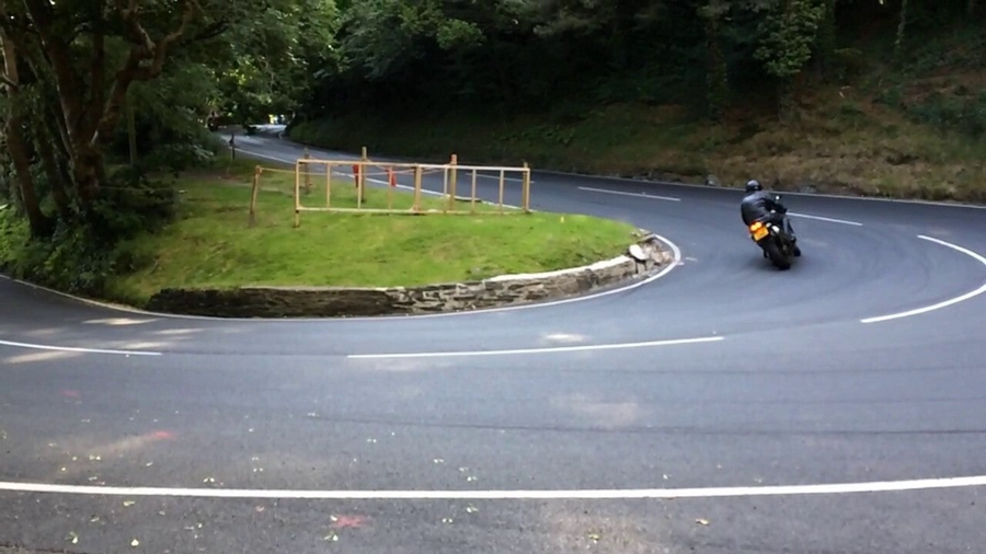 Curvas del TT: Ramsey Hairpin y Gooseneck, donde la leyenda se inclina