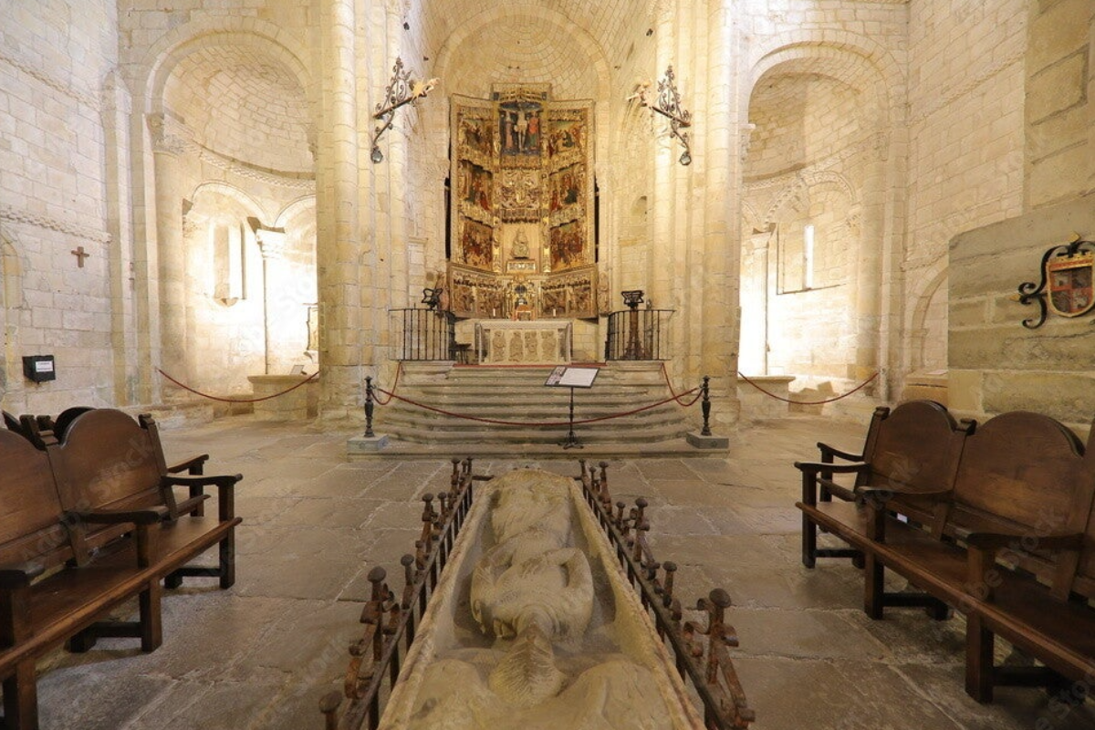 Interior Colegiata de Santa Juliana, Santillana del Mar
