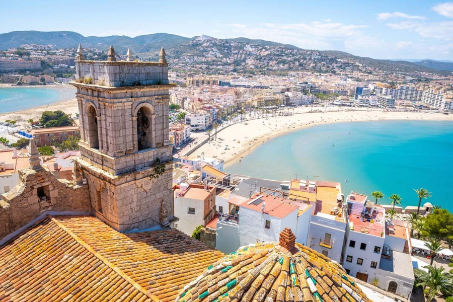 Vistas de la la playa de Peñiscola desde el Castillo