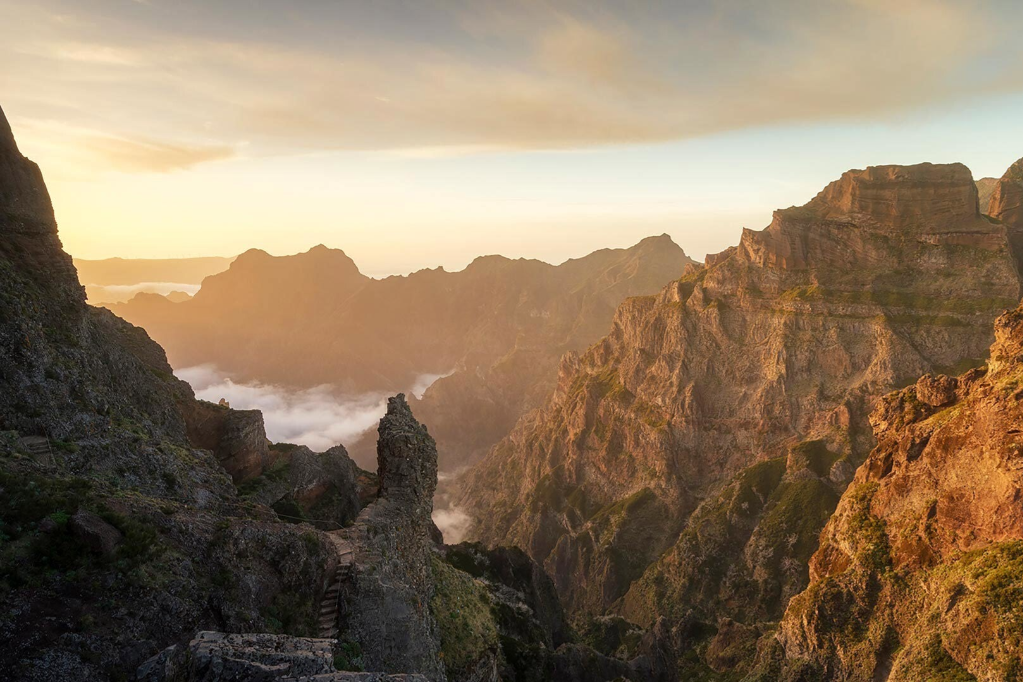  picos afilados y valles profundos;, Isla de Madeira