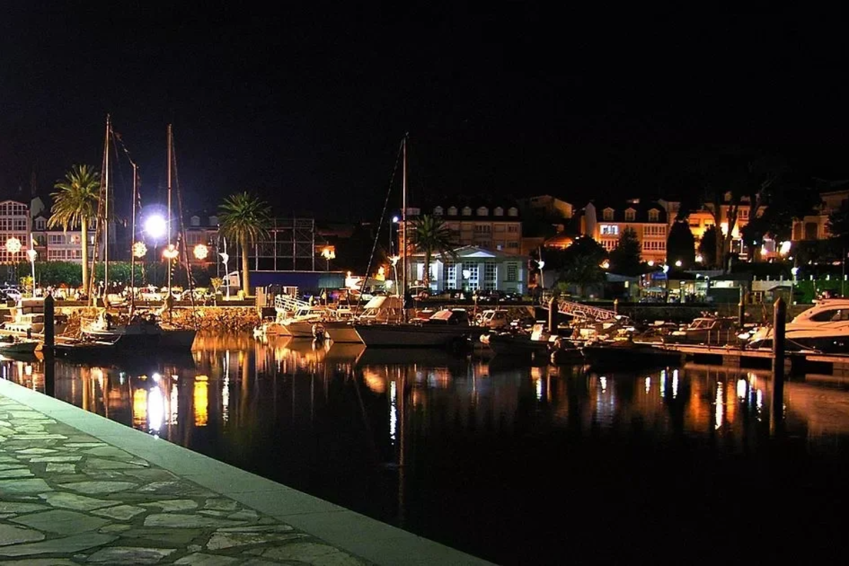 El Puerto de Ortigueira es un puerto pesquero y deportivo situado en la Ría de Ortigueira