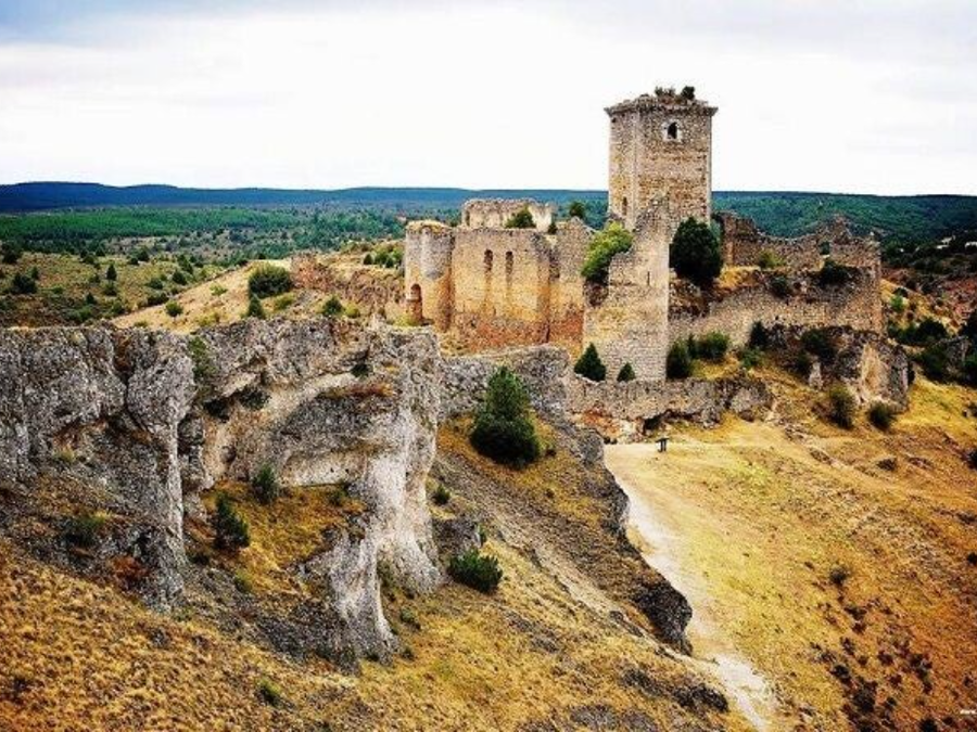 Vista general del Castillo Templario de Ucero, Soria