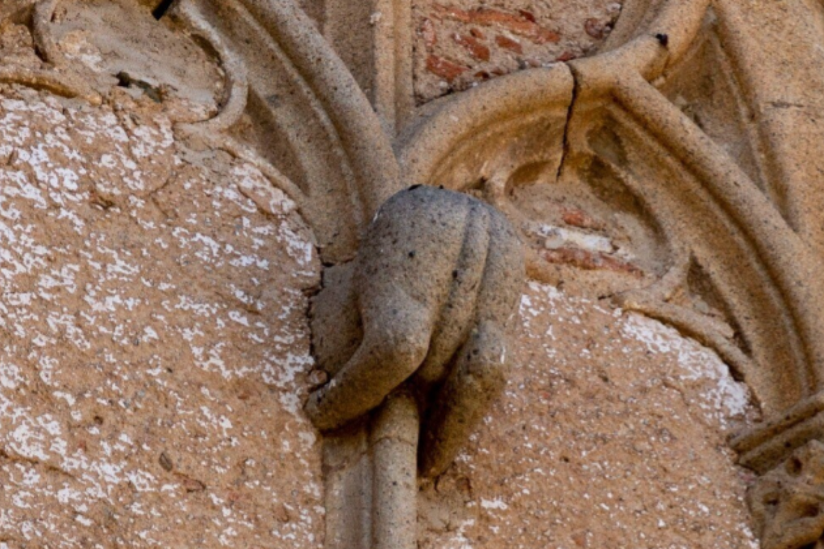 El culo del diablo, Iglesia de San Pedro