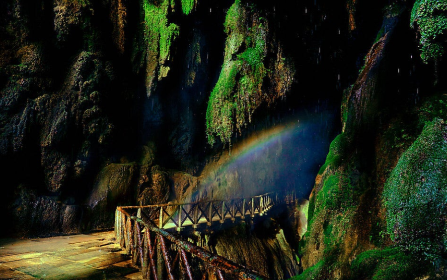 Gruta Iris y Cola de Caballo, Monasterio de Piedra