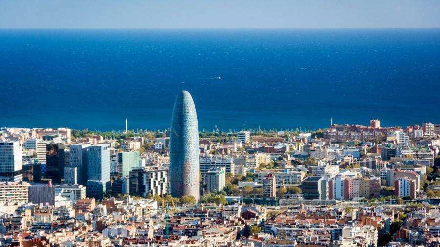 vista panoramica de Poblenou con el mar al fondo