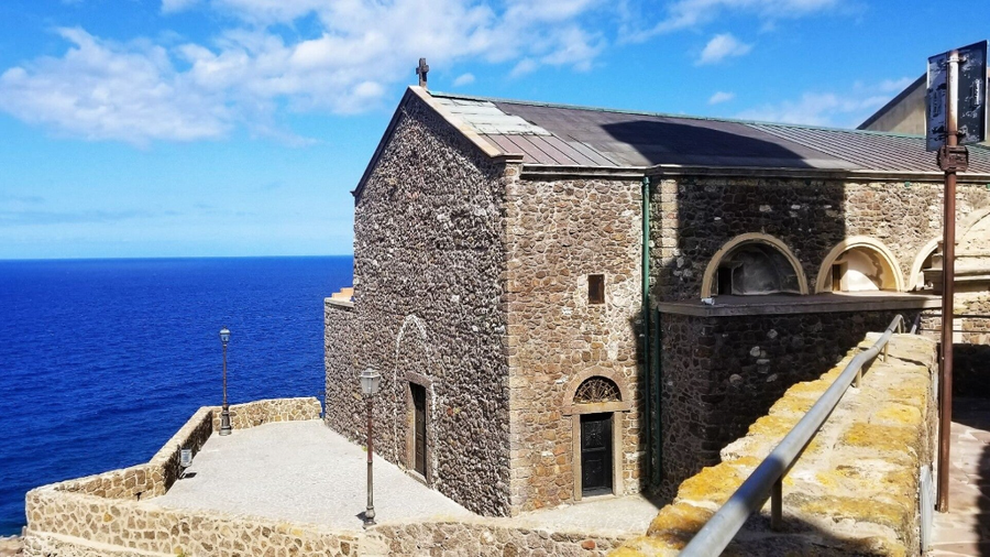 Catedral de San Antonio Abad: espiritualidad con vistas al mar