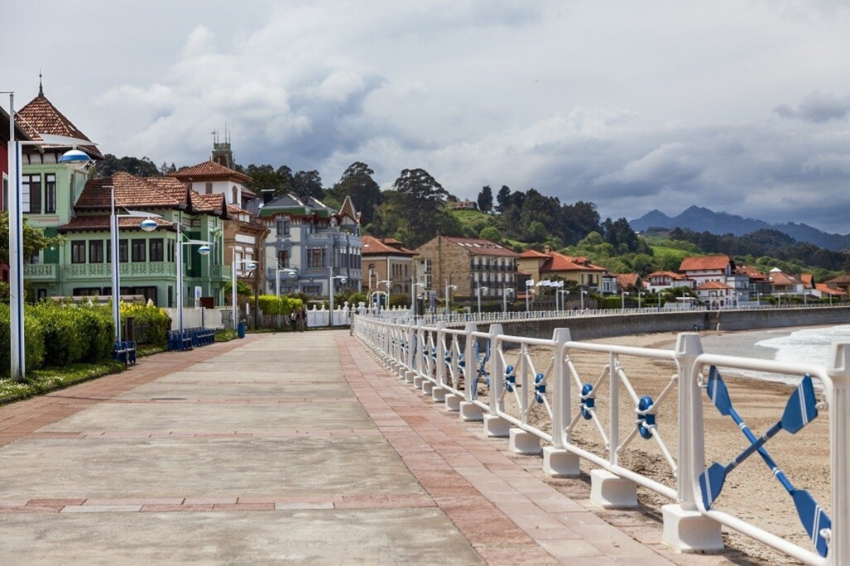 paseo maritimo de ribadesella
