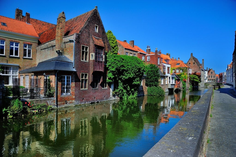 Gouden-Handrei: parte de la antigua muralla, con una atmósfera tranquila y menos turística.
