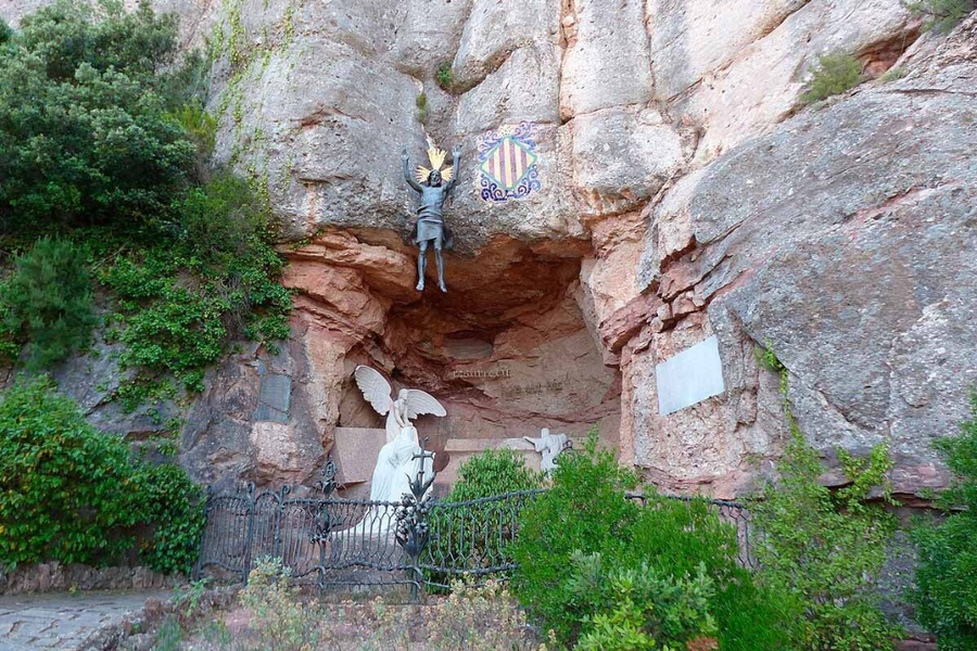 Santa Cova de Montserrat: el origen del misterio