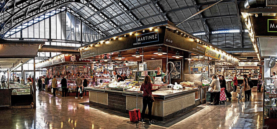 Interior del Mercado de La Barceloneta