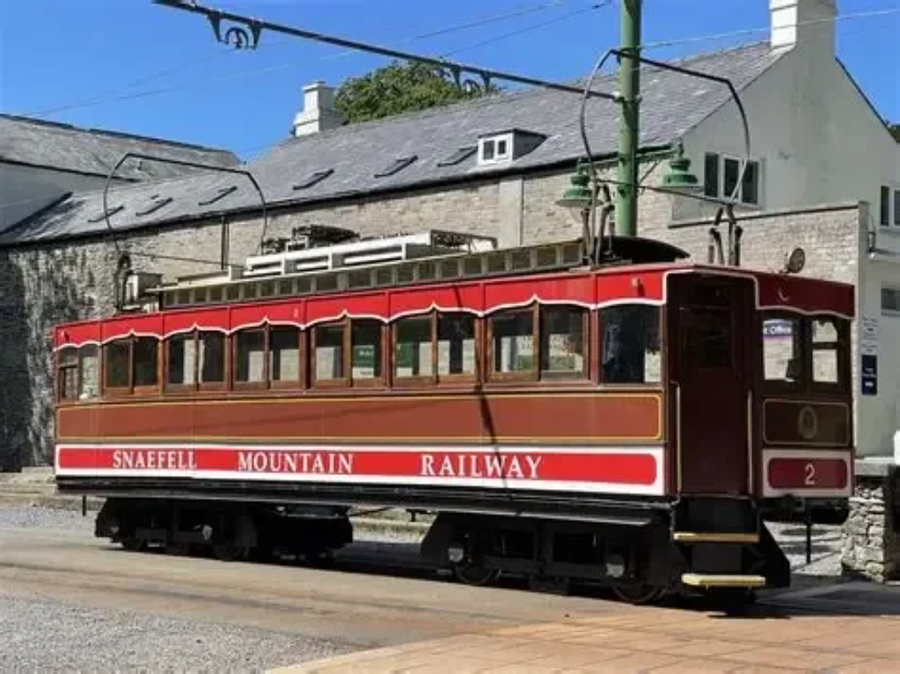 Snaefell Mountain Railway: Un viaje eléctrico hacia los siete reinos