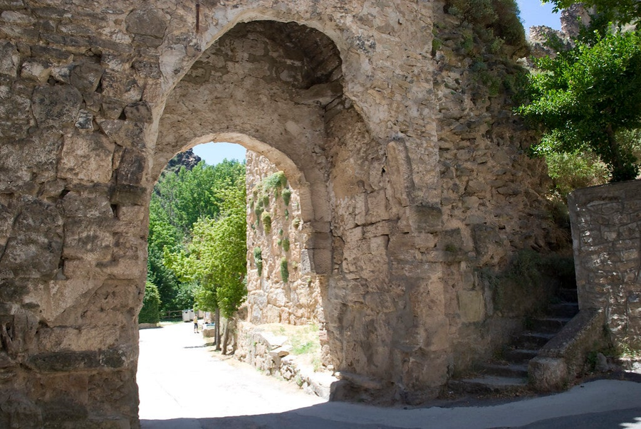 Puerta acceso al Castillo Templario Cañete, Cuenca