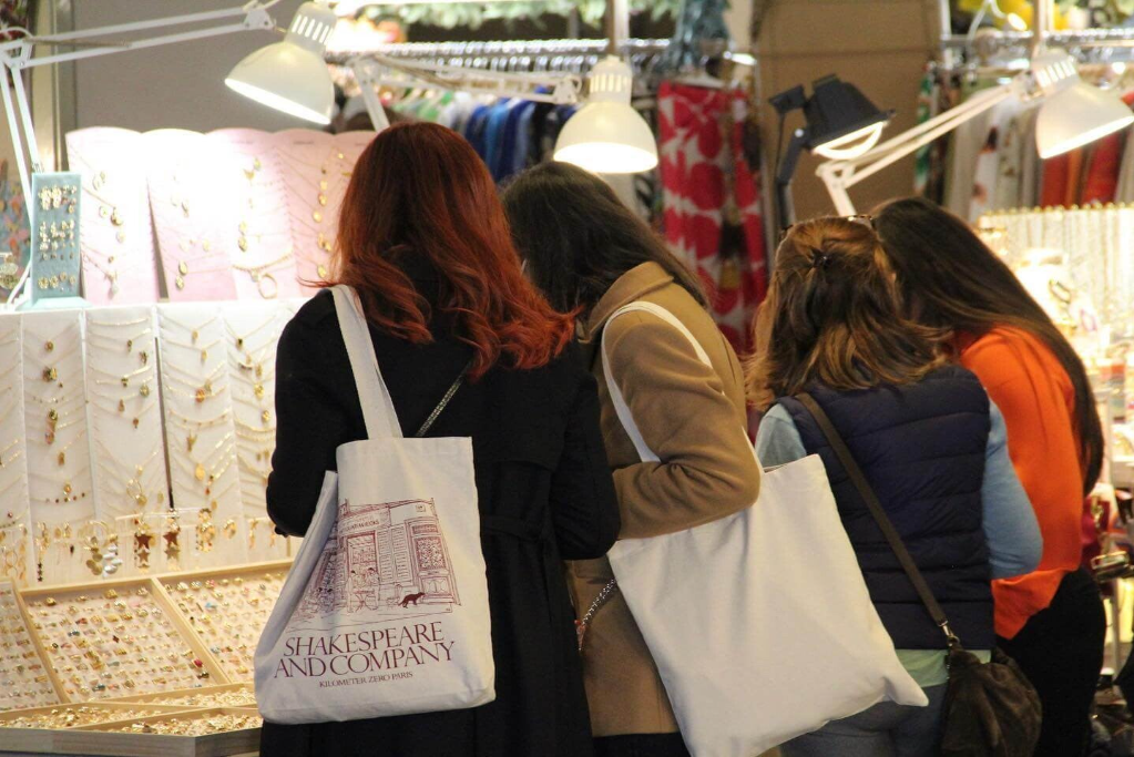 Mercadillo del Gato: Elegancia Navideña en Gran Vía