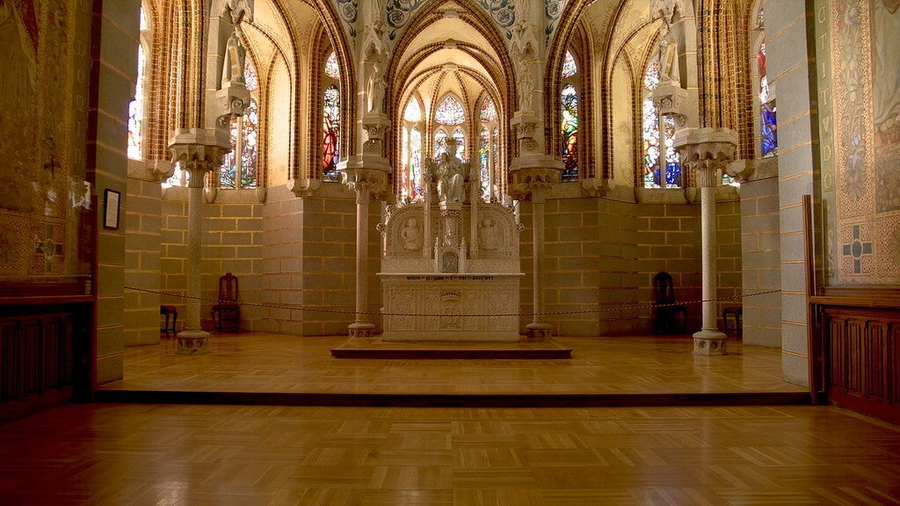 La capilla del palacio de Gaudi en Astorga