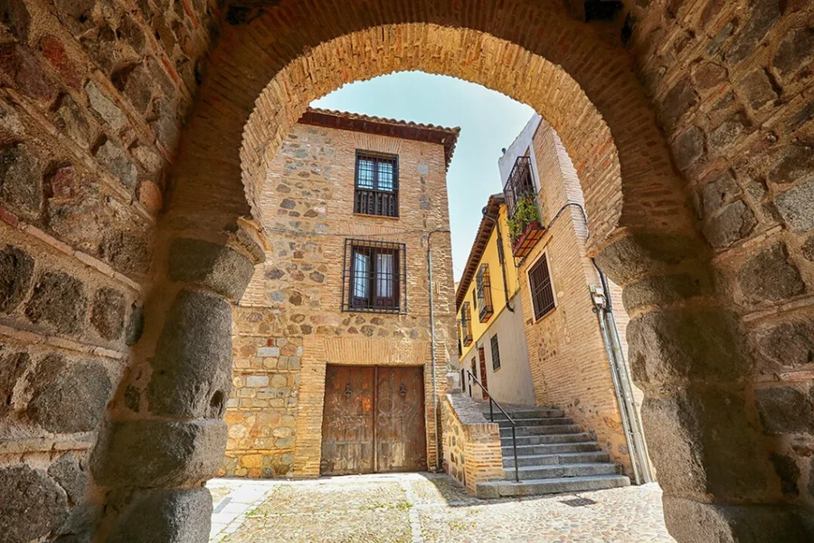 Calles con historia y leyendas en la Judería de Toledo