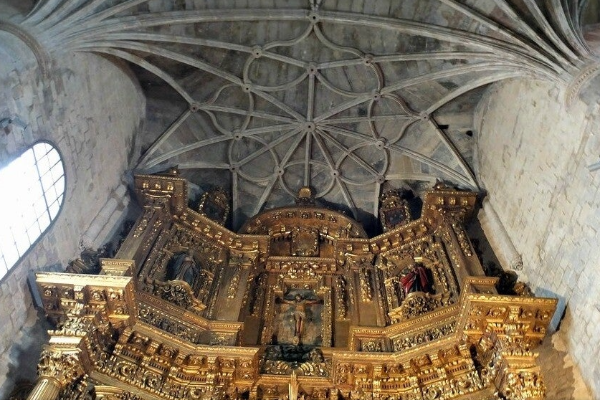 Iglesia del Crucifijo: El Misterio del Cristo en «Y»