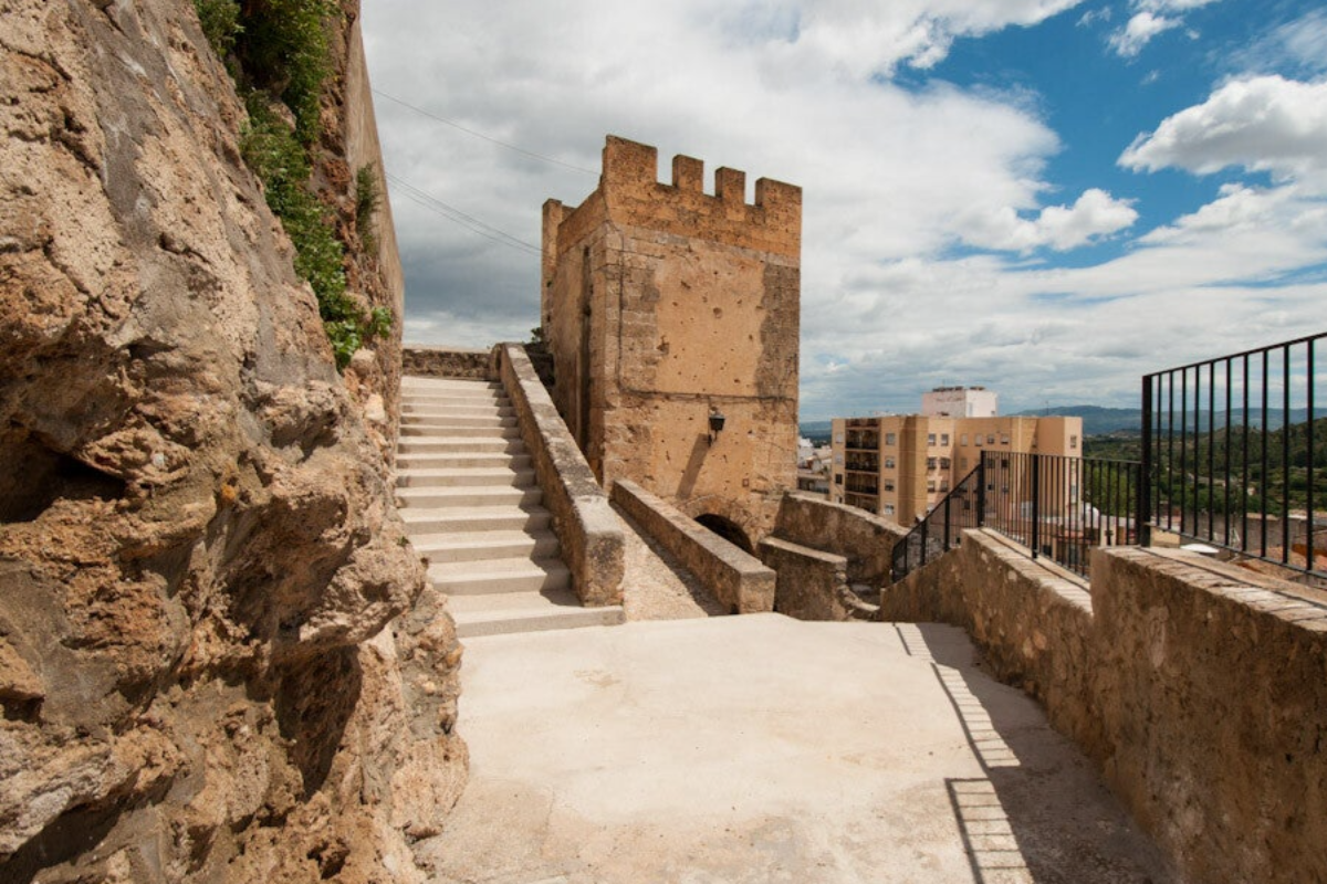 Castillo de Buñol es una joya histórica que transporta a sus visitantes a la época medieval