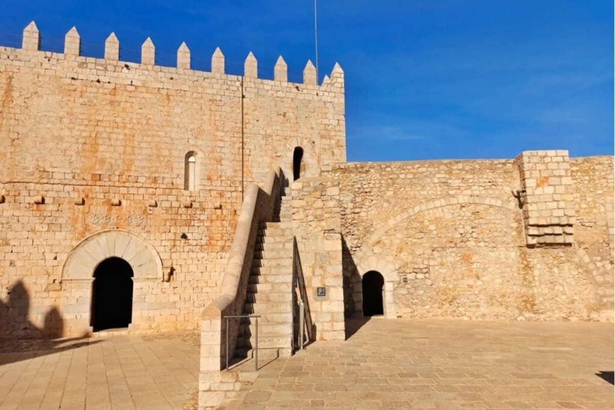 escaleras de subida a la torre del castillo de Papa Luna