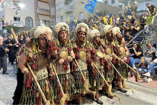 Indumentaria de las comparsas de los Moros y Cristianos de Crevillente