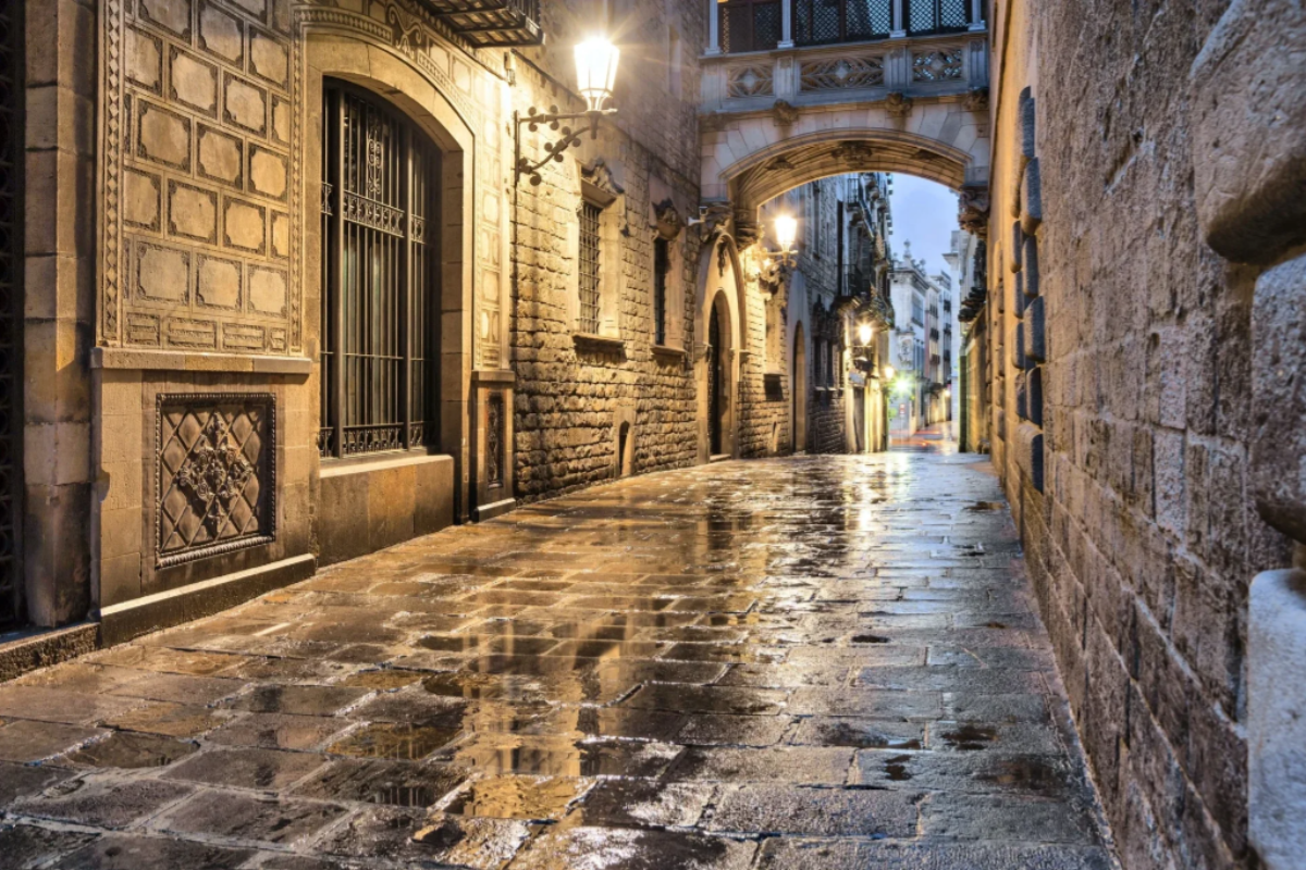 Calle de la zona medieval de Barcelona