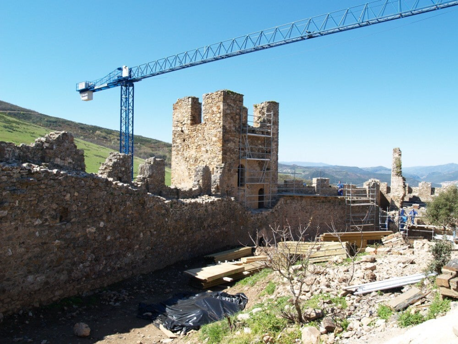 Trabajos de rehabilitación del Castillo Cornatel
