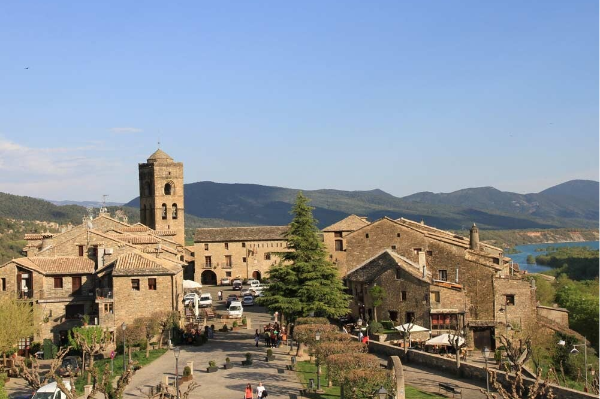 Aínsa (Pueblo medieval en la confluencia del Cinca y el Ara)